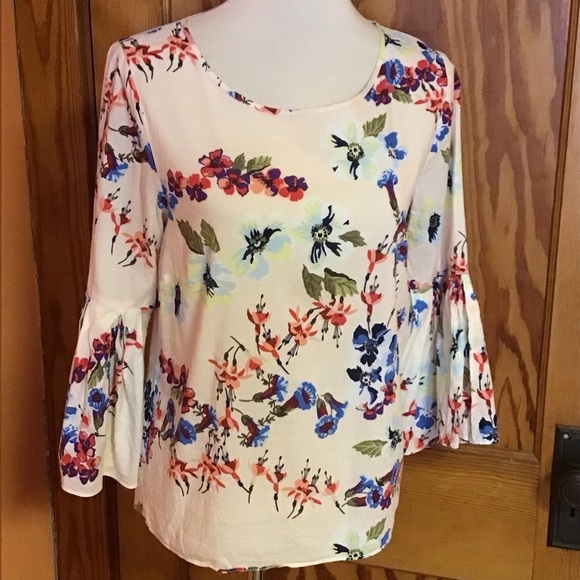 3 for 20 $ bundle Jane & Delancey Bright Floral Bell Sleeve Blouse - Picture 12 of 16